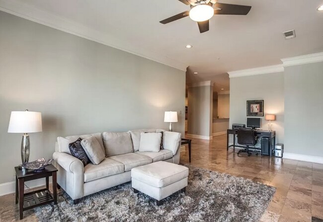 Building Photo - 2848 Woodside St