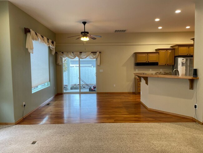 Building Photo - Well Maintained Home in Desirable Pelican Point Neighborhood!