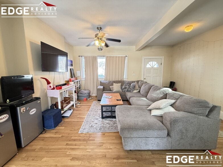 Building Photo - 8 Woodmont St