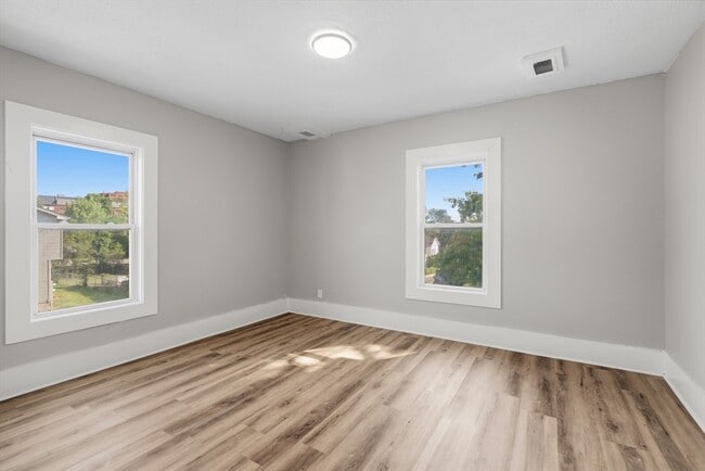 Building Photo - 834 Worthington St