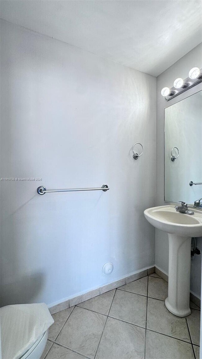 Building Photo - 15245 SW 30th Terrace