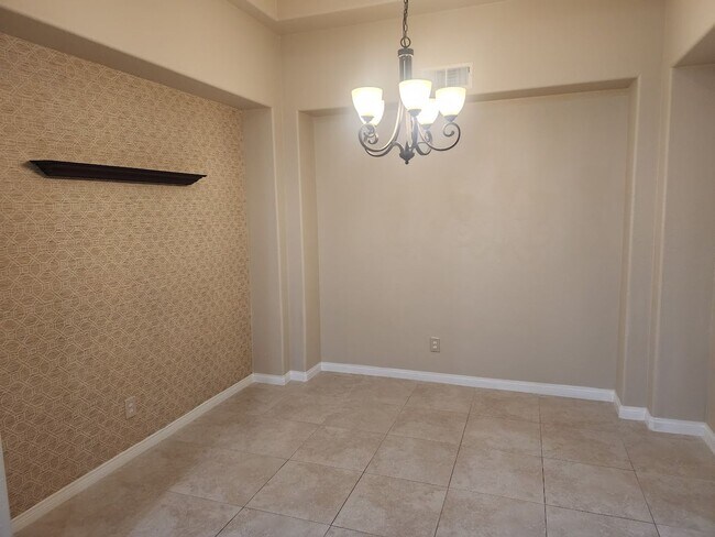 Building Photo - 4 Bedroom Single Level Home in Redhawk wit...