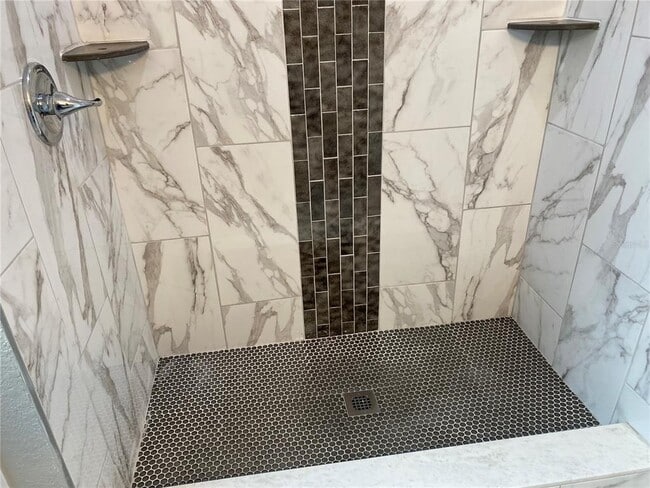 Building Photo - 38415 9th Ave