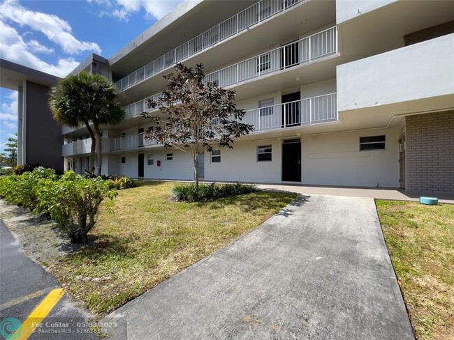 Building Photo - 2801 NW 47th Terrace