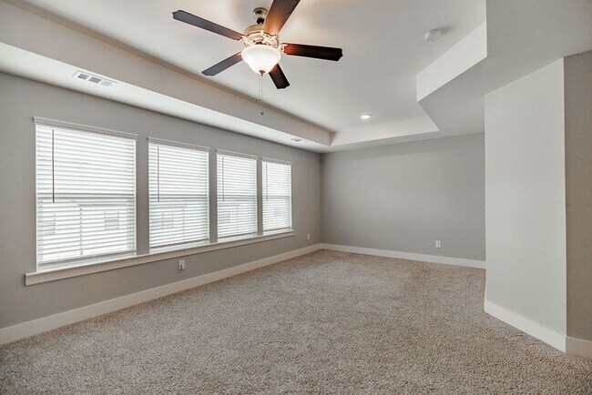 Building Photo - Townhome Available Now in the Towns of Aub...