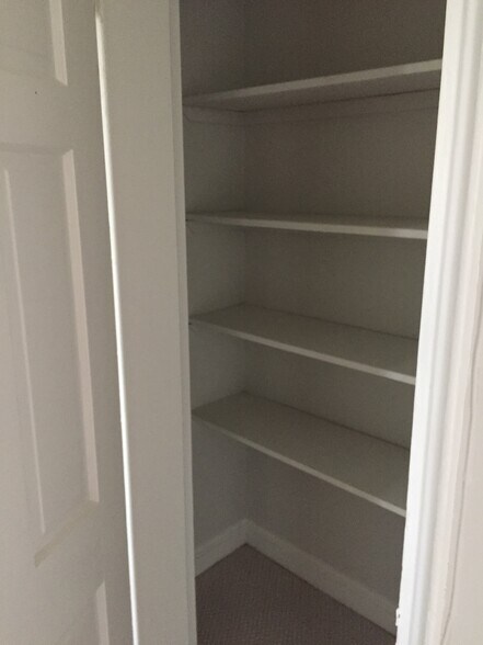 Building Photo - 24 S Old Glebe Road