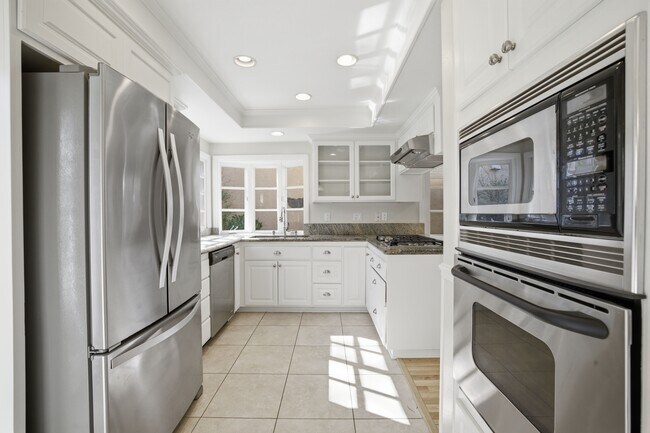 Building Photo - 508 Ventaja