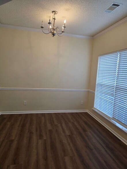 Building Photo - 213 Shenandoah Dr