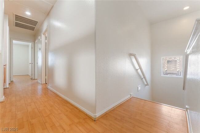 Building Photo - 10412 Shadowland Ave