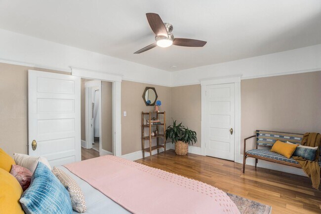 Building Photo - 1518 SE Poplar Ave