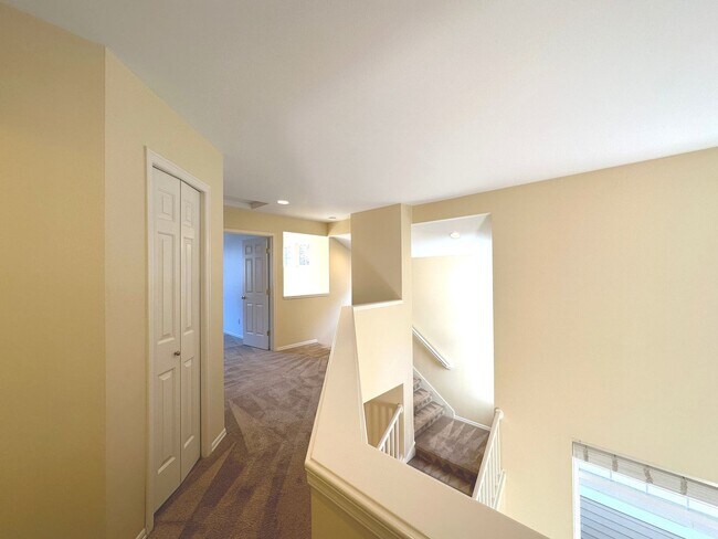 Building Photo - 3Bd/2.5Ba Kirkland House