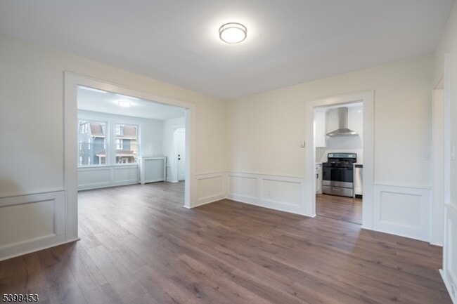 Building Photo - 160 Academy St