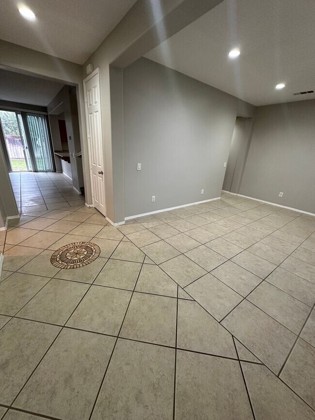 Building Photo - Nice Home For Rent