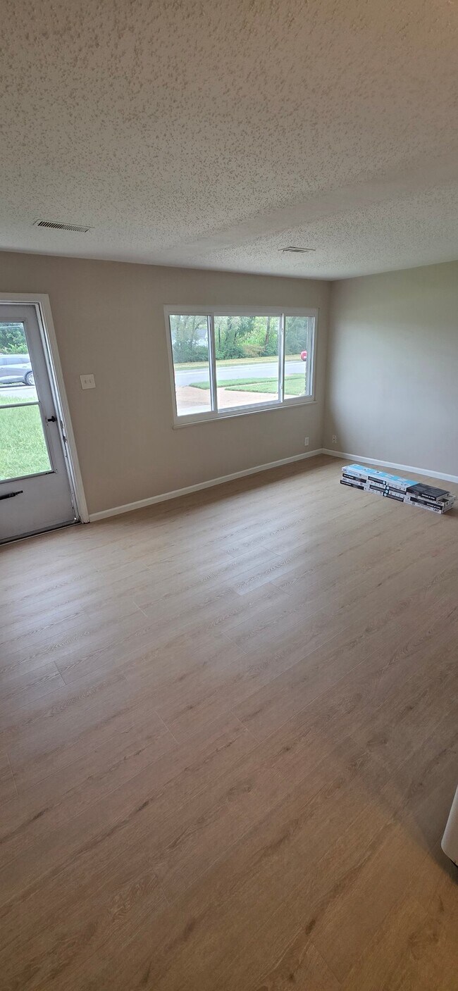 Building Photo - 10772 Tropic Dr