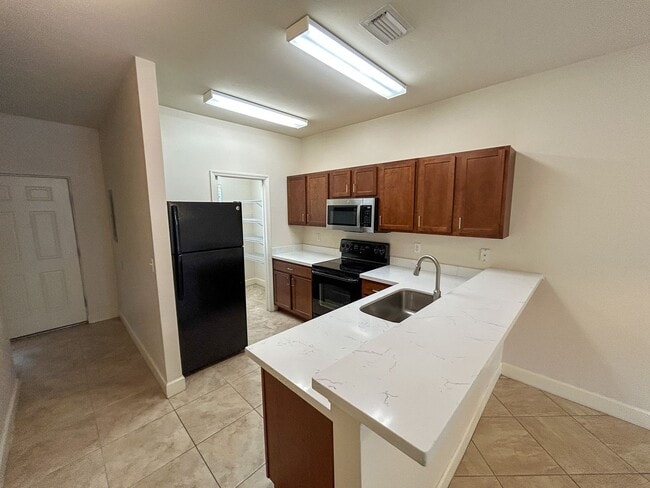 Building Photo - Woods Edge South #147