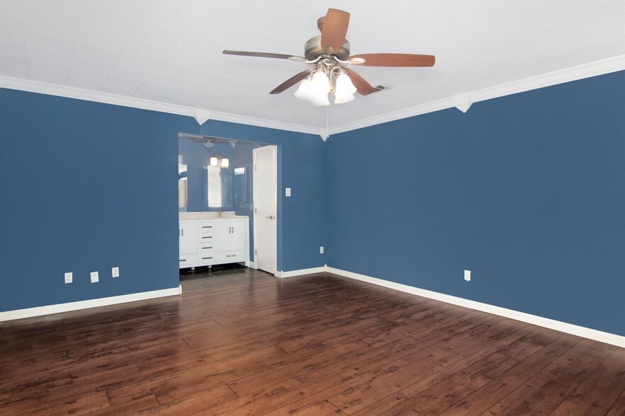 Building Photo - 255 E Castle Harbour Dr