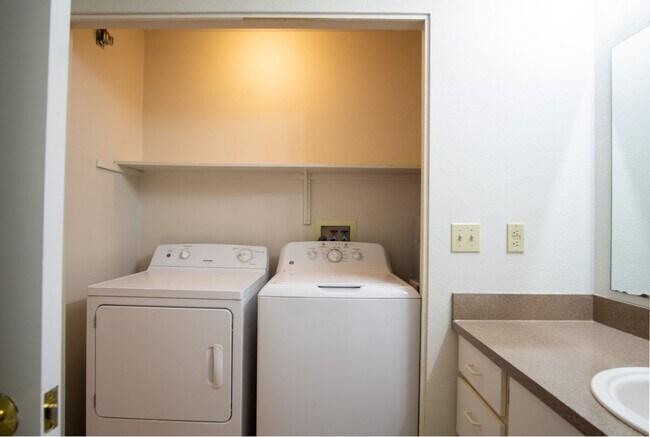 Building Photo - 1 Month FREE in Vaulted Ceiling Spacious 2-Bed 2-Bath w Major Updates!