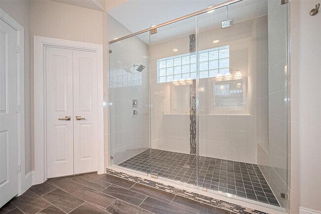 Building Photo - 11007 Acorn Falls Dr