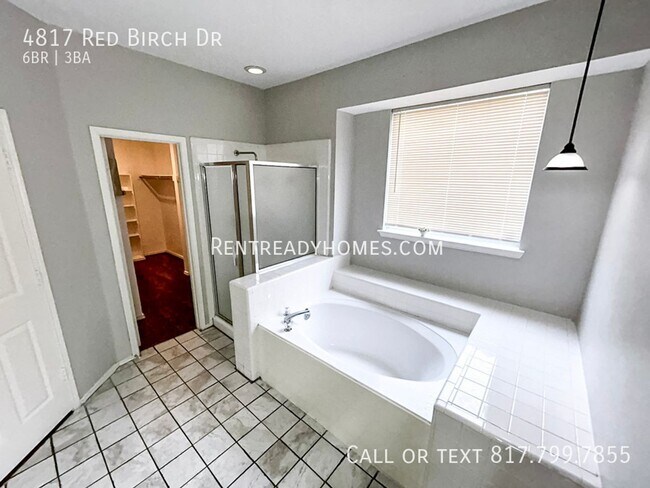 Building Photo - 4817 Red Birch Dr