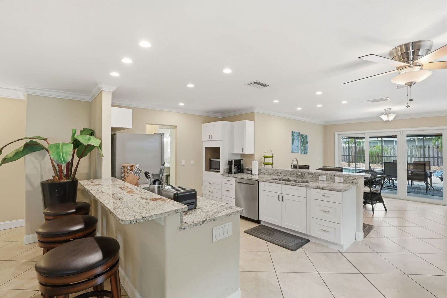 Building Photo - 660 100th Ave N