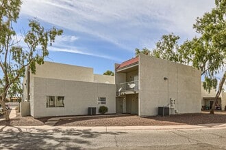 Building Photo - 2826 E Le Marche Ave