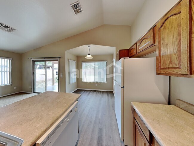 Building Photo - 11337 W Lincoln St