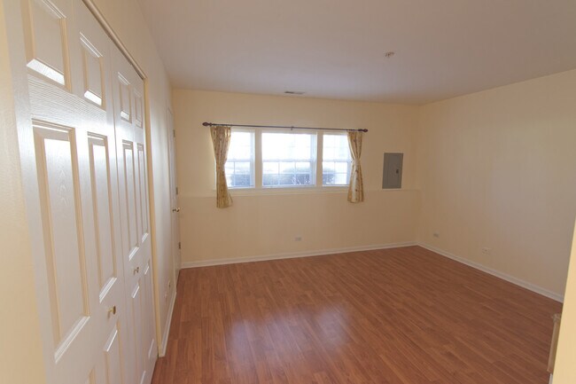 Building Photo - 2762 N Greenwood Ave