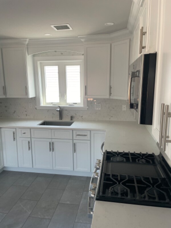 Building Photo - 16 Bartlett Ave