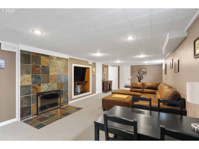 Building Photo - Great Home on 1/3 Acre