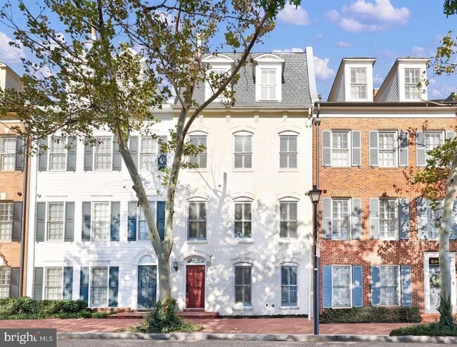 Building Photo - 522 N Royal St