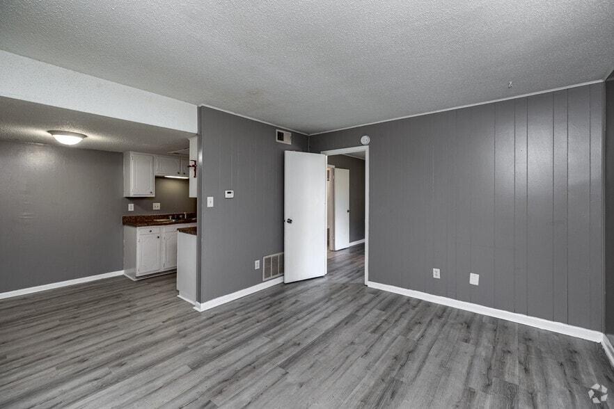 1BR, 1BA - 530SF - Living Room - Sunset Village