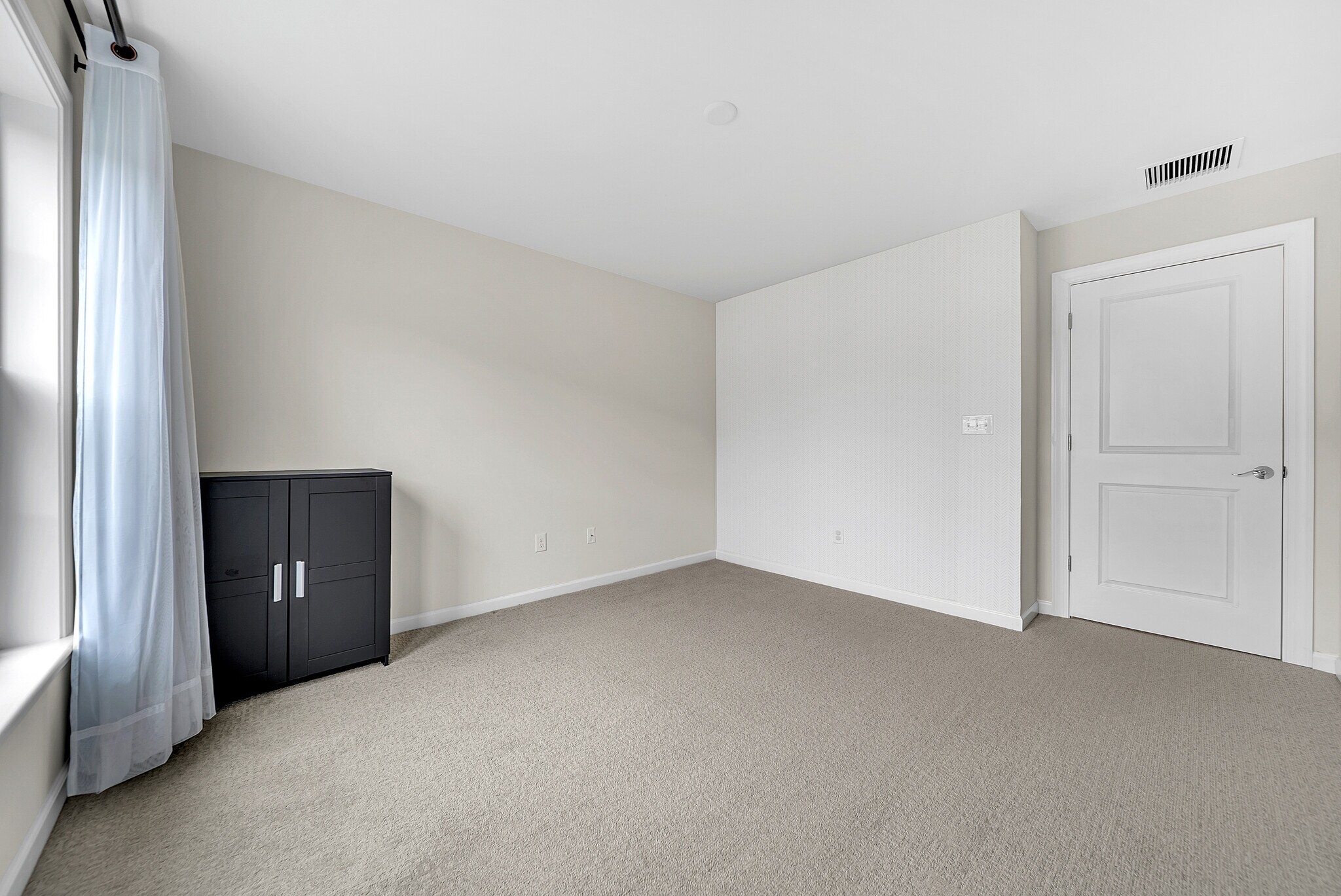 Building Photo - 5 Chestnut Crk