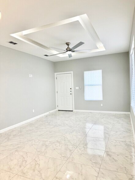 Building Photo - 2108 E Viviana St