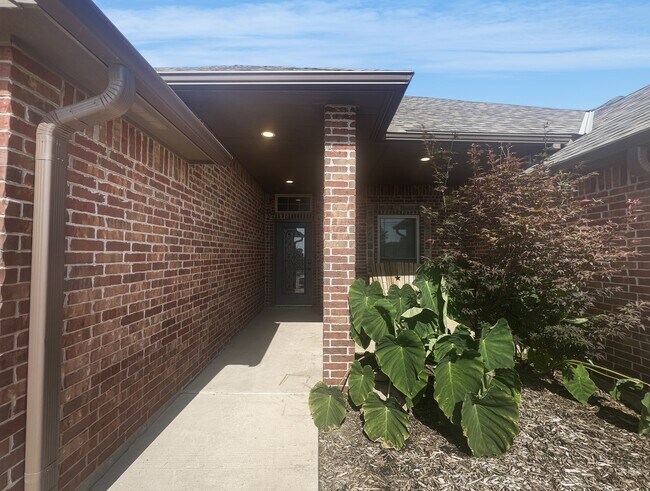 Building Photo - 903 SW 78th St