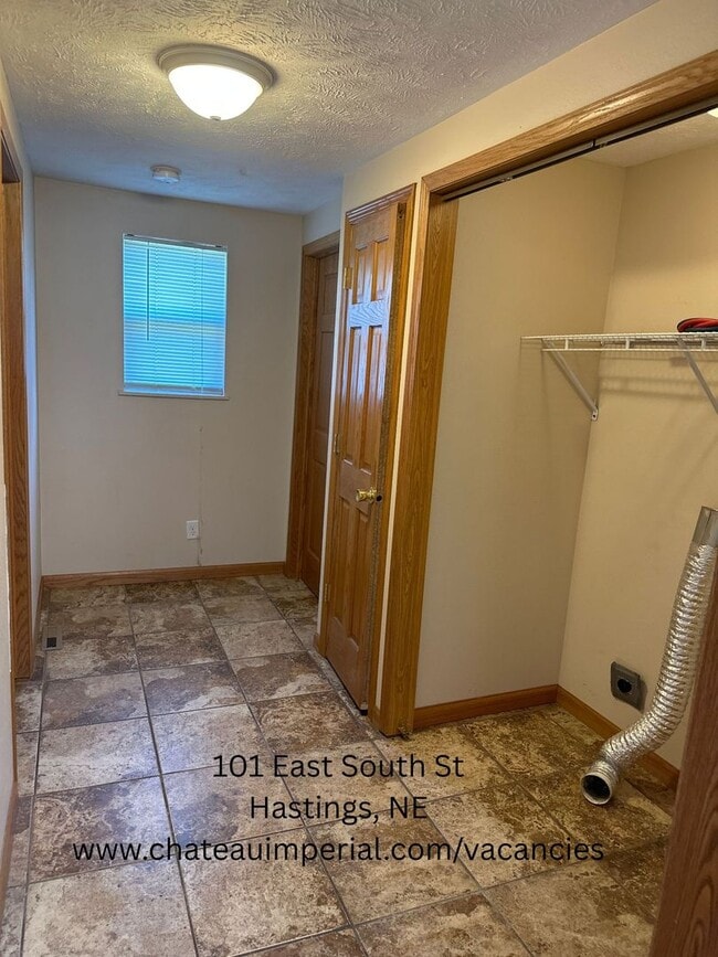 Building Photo - 1 Bedroom House