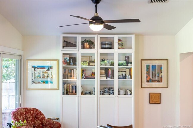 Building Photo - 533 SE Ocean Spray Terrace