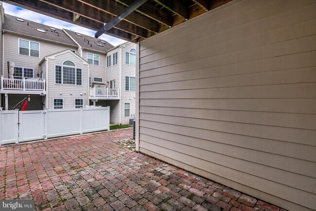 Building Photo - 2260 Brimstone Pl