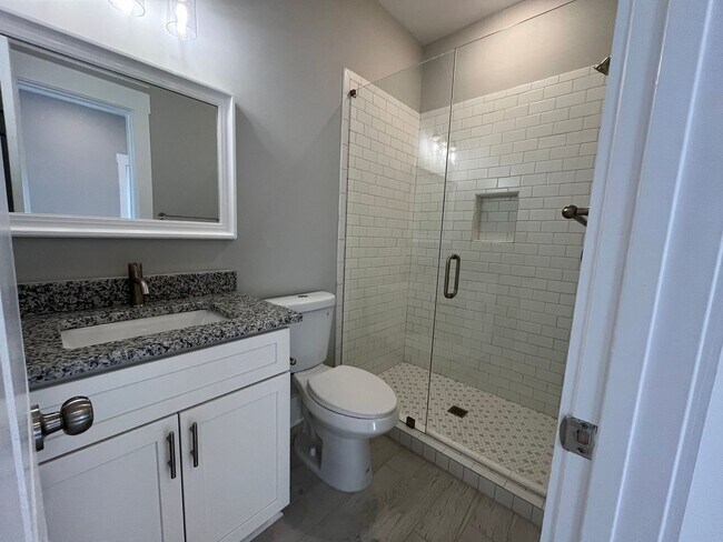 Building Photo - 213 W 39th St