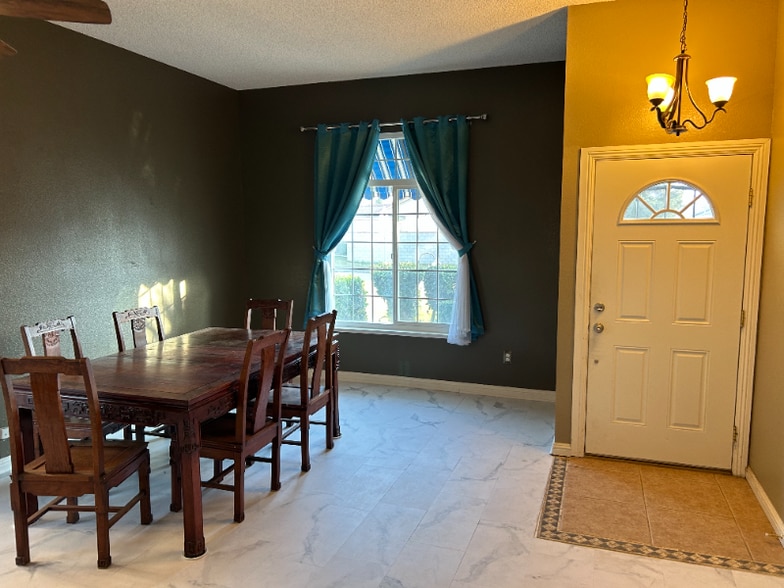 Building Photo - 9110 Sonoma Way