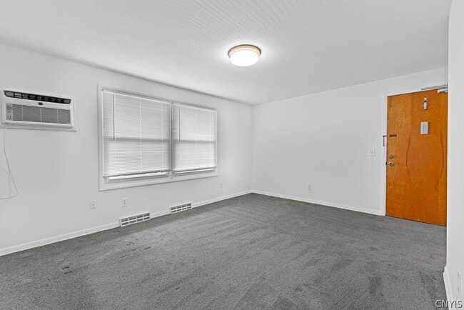 Building Photo - 330 Draper Ave