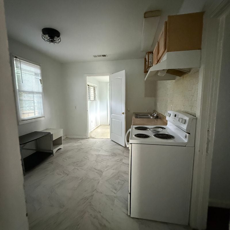 Building Photo - 1356 Almont Dr SW