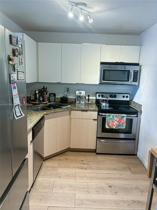 Building Photo - 2150 Sans Souci Blvd