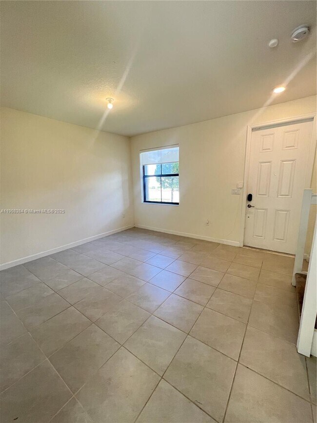 Building Photo - 11080 W 32nd Ln