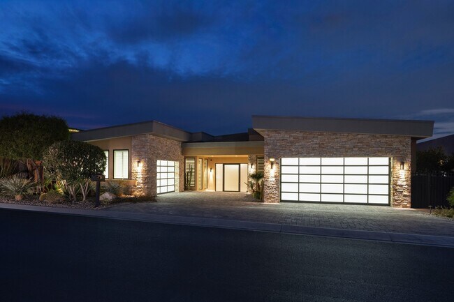 Building Photo - 675 Scenic Rim Dr