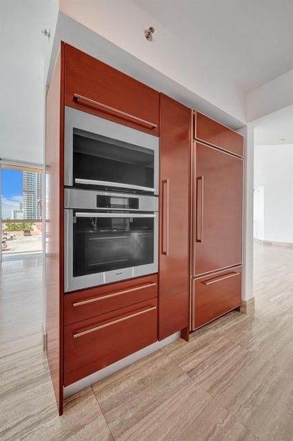 Building Photo - 101 S Fort Lauderdale Beach Blvd