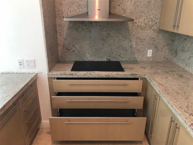 Building Photo - 900 Brickell Key Dr