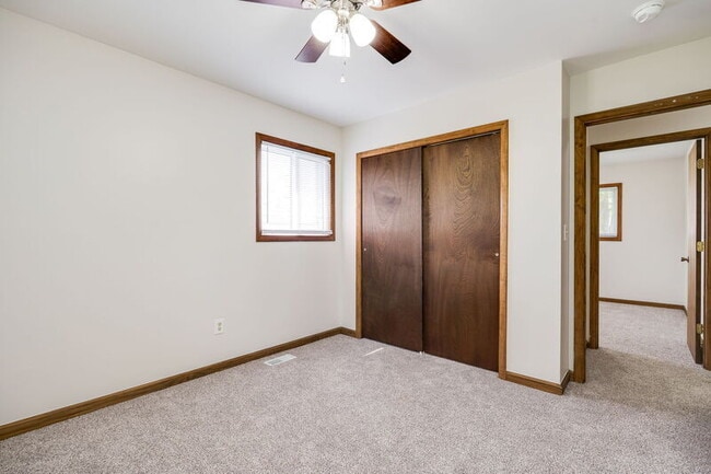 Building Photo - 366 Randy Dr