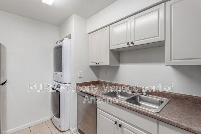 Building Photo - 5995 N 78th St