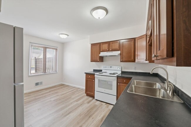 Building Photo - 5427-5433 Glenridge