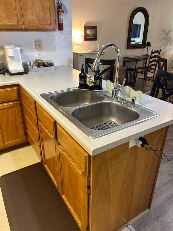 Building Photo - 563 Primrose Dr